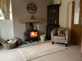 Picturesque Stone Cottage in the Heart of North Yorkshire Village - Hideaway Cottage